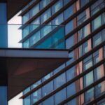 Skąd tak wielki popyt na nowoczesne biurowce? Polska w tyle pod względem powierzchni biurowej